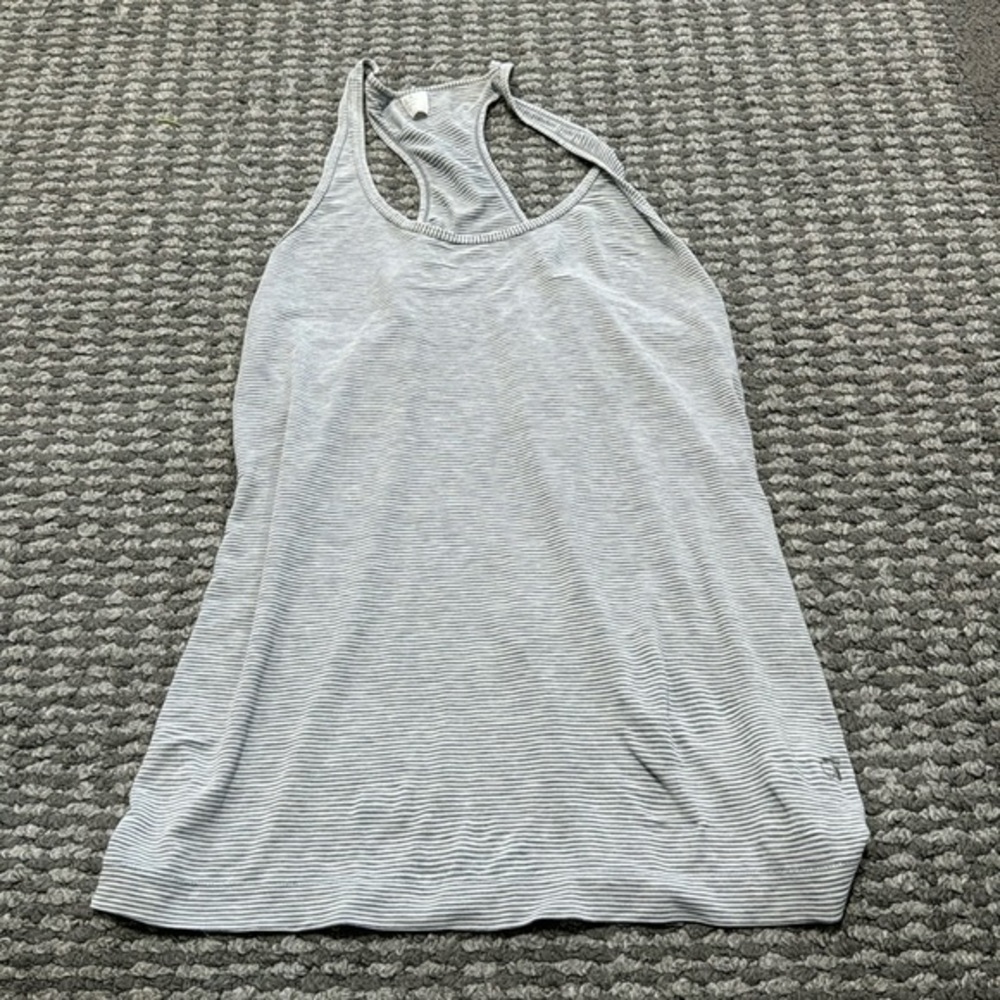Woman’s Gap shirt sz Med